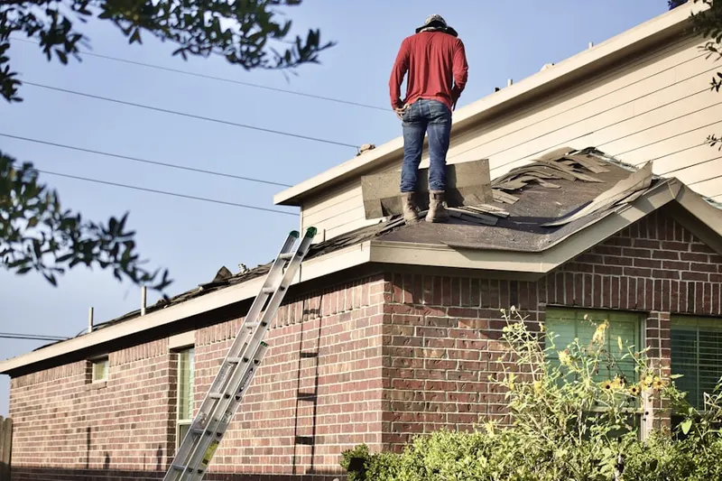 Professional roofer working on a residential roof in Peaselburg